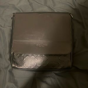 Men’s coach messenger bag.